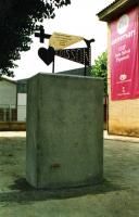 Monumento del 25 aniversario de la escuela Joan Salvat-Papasseit